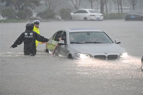 【图集】郑州遭遇历史极值暴雨：城市内涝、围墙坍塌、汽车被淹没郑州市河南郑州新浪新闻