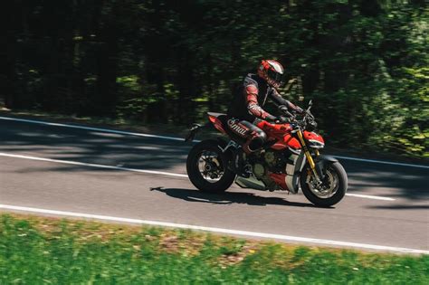 Hyper Naked Bike Vergleich Ducati Streetfighter V S