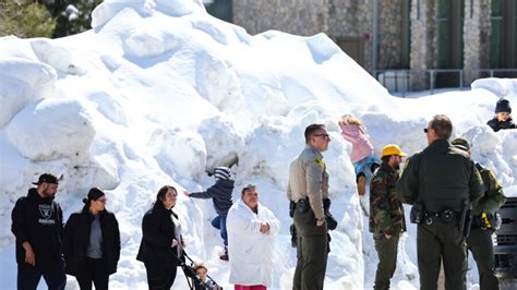 San Bernardino Residents Desperate After Heavy Snow | NTD