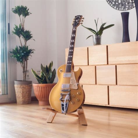 Soporte de guitarra de suelo de madera de bambú Charlie Timber