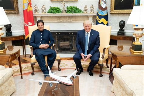 Donald Trump Meets Pakistan S Pm Imran Khan Newsleaf