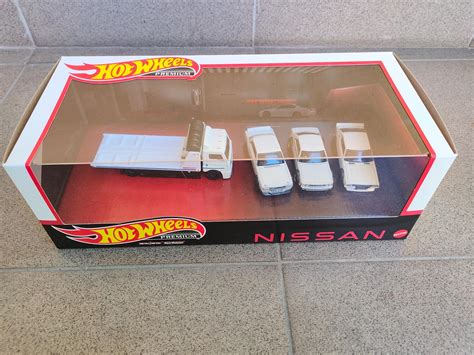 Hot Wheels Premium Diorama Nissan Fleet Street X Skyline Aukro