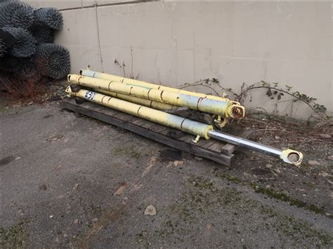 4 Hydraulic Cylinders Port Of Everett And Ssa Marine Online Auction