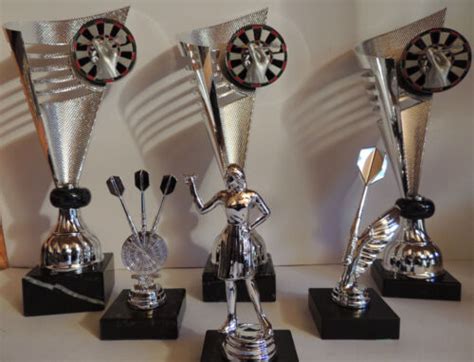 Dart Pokal Komplettset Pokale Darts Tlg Inkl Gravur Mit D Emblem Ebay