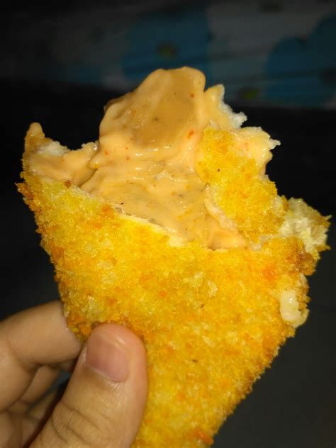 Roti Goreng Isi Sosis Mayo Makanan Minuman Kue Kue Di Carousell