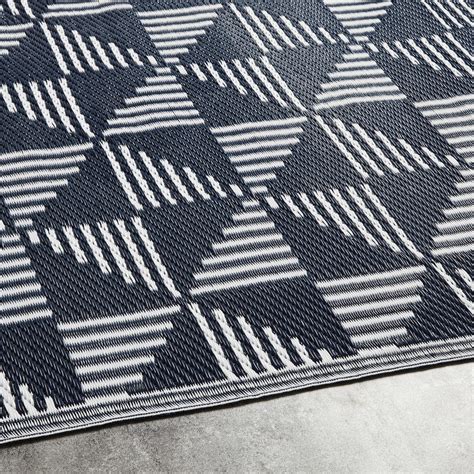 Tapis d extérieur bleu motifs graphiques blancs 180x270 Indigo