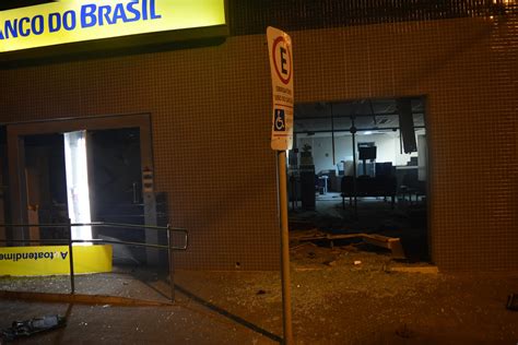 Atualizado Madrugada De Terror Em Jaguarari Bandidos Explodem Banco