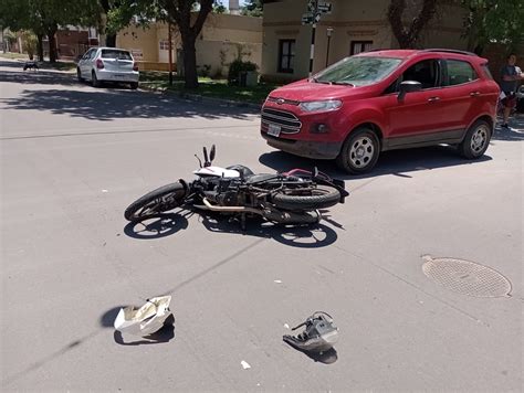 Joven Conductor De Motocicleta Resulta Herido En Siniestro Vial En