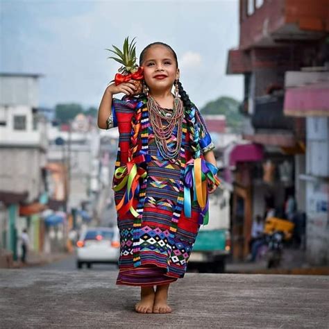 El Baile De Flor De Piña Tradición Que Engalana Los Lunes Del Cerro En