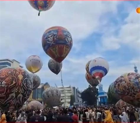 Melihat Keindahan Balon Udara Di Langit Bayumas Hiburan Murah Meriah