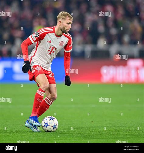 Konrad LAIMER FC Bayern München FCB 27 am Ball Freisteller