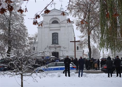 Łuków w żałobie Ostatnie pożegnanie zamordowanej komornik ARCHIWUM