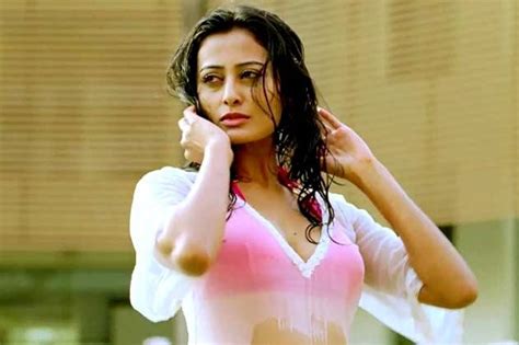 Hot Sexy Nidhi Subbaiah Bikini Pics