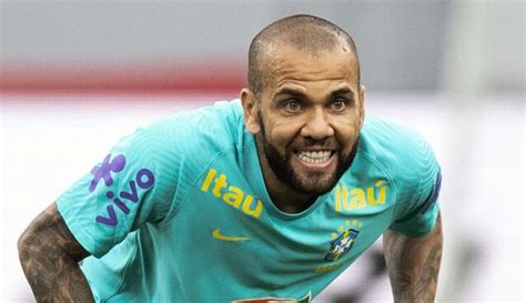 Daniel Alves Vai Receber A Fian A De Volta E H Um Motivo Para Isso