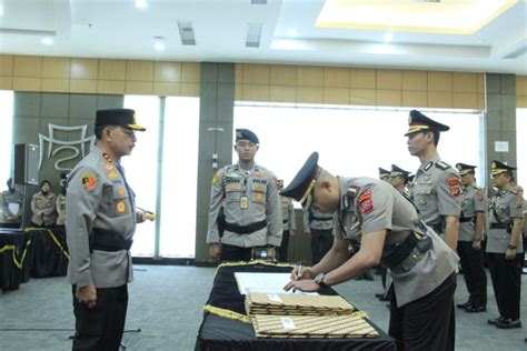 Kapolda Lantik Sejumlah Pejabat Utama Dan Kapolres Di Sumbar Antara