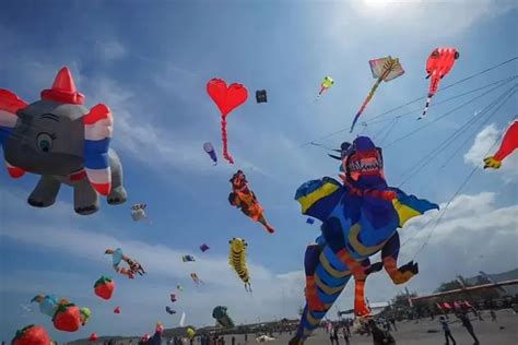 Jogja International Kite Festival Ribuan Layang Layang Dari