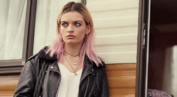 Sex Education Chi Emma Mackey La Sosia Di Margot Robbie Nella Serie