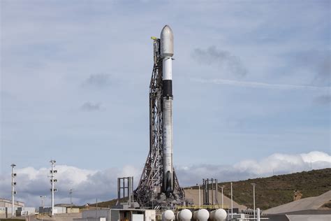 Spacex Scrubs Falcon Launch Of Starlink Satellites From Vandenberg