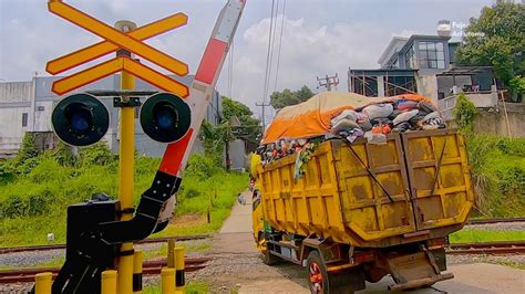 Hampir Aktif Palang Pintu Baru Perlintasan Kereta Api Krl Listrik