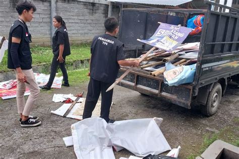 Hari Pertama Masa Tenang Puluhan Ribu Alat Peraga Kampanye Di Blora