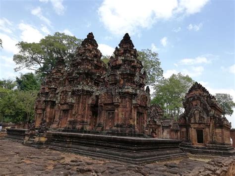 Elaborate Pink Limestone Carving Telling The Ancient Indian Epic