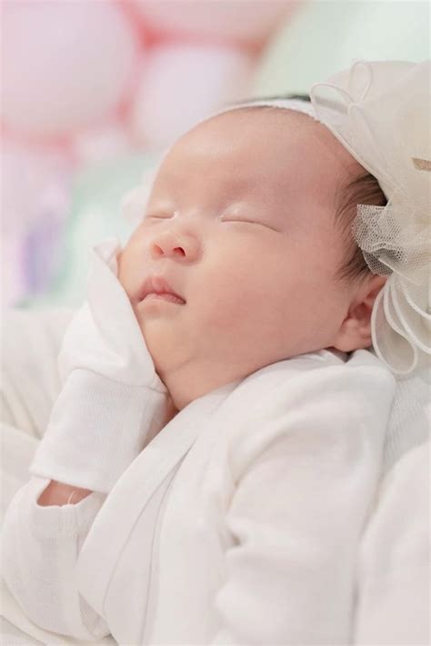 Cặp song sinh lai Hàn Quốc đáng yêu của hot girl Sam