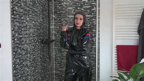 Clipspool | Miss Amira in sauna suite is having some shower fun