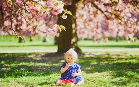 Why Do Babies Instinctively Avoid Grass? This Fear Is Common