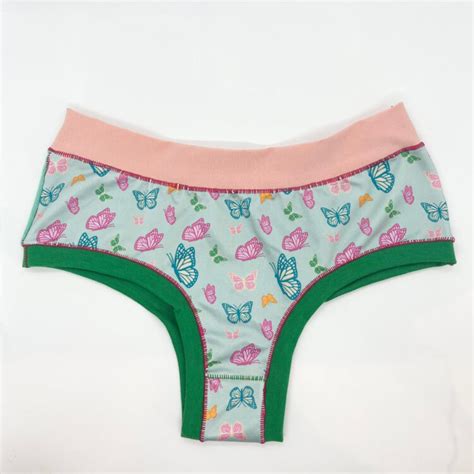 Hot Sexy Belle Starr Bikini Pics