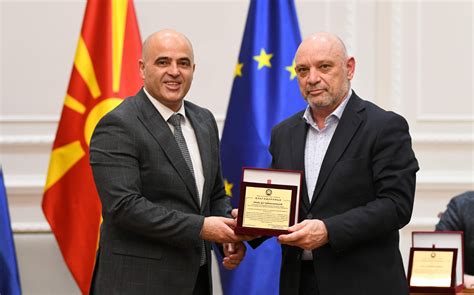 Доделени признанија на тимот лекари кои ја изведоа првата ...