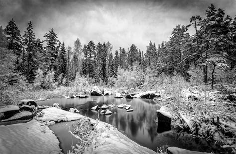 Bildet landskap tre natur skog stein villmark fjell snø