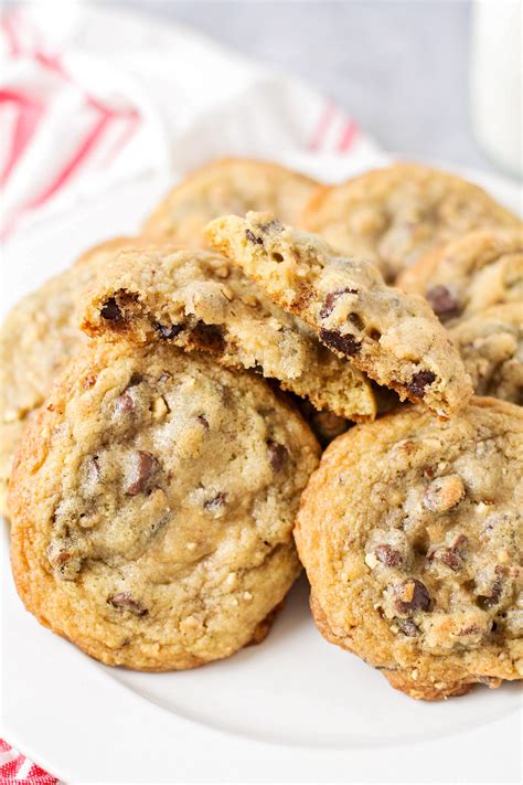 Nestlé Toll House Cookie Recipe {BEST-LOVED Cookie} | Lil'Luna