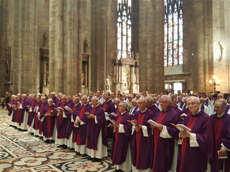 Milano Saluta Il Cardinale Tettamanzi Duomo Gremito Per I Funerali