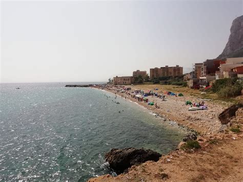 Divieti Ignorati A Ferragosto Spiagge Affollate E Niente