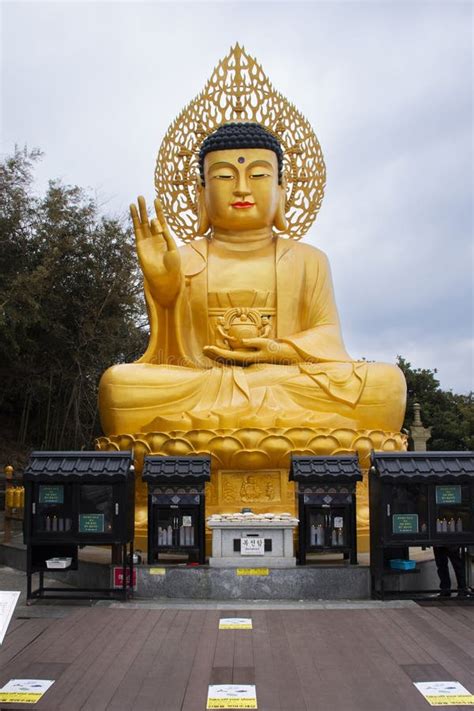 Phra Si Ariya Mettrai Buddha Statue For Korean People Travelers Travel