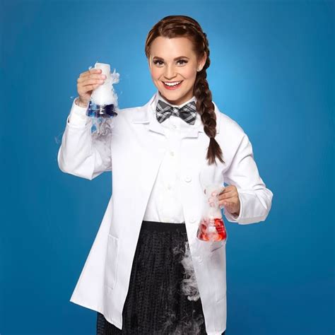 Rosanna Pansino dressed as a chemist | Rosanna, Rosanna pansino nerdy