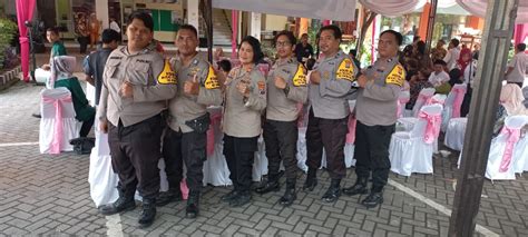 polsek dukuh pakis perkenalkan polisi rw  kegiatan jumat curhat