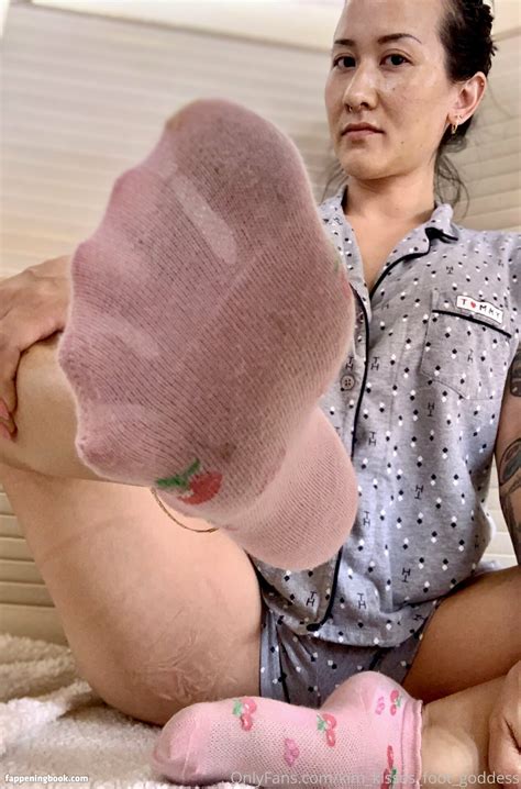 Kim Kisses Foot Goddess Nude OnlyFans Leaks The Fappening Photo