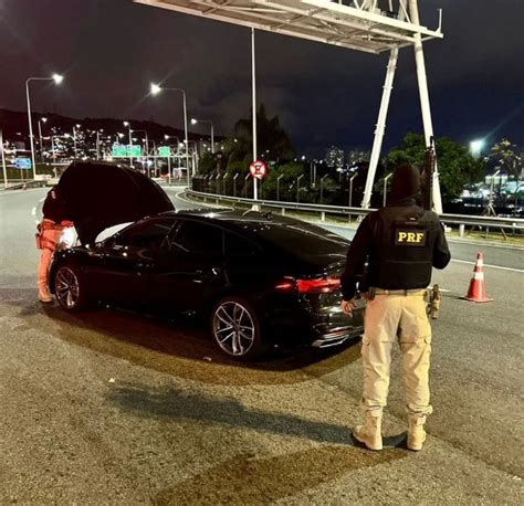 Carro De Luxo Avaliado Em R Mil Apreendido Pela Prf Na Rodovia