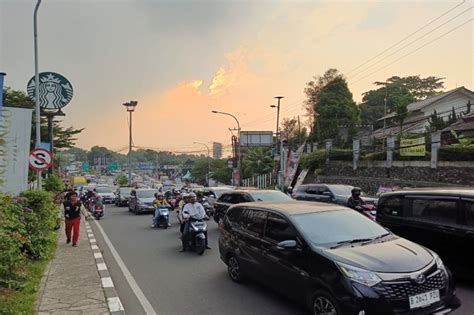 Libur Maulid Nabi Kendaraan Padati Jalur Puncak Bogor