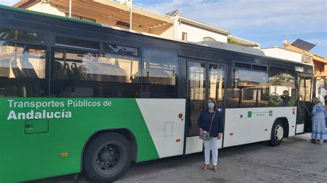 LA CONCEJALA DE EDUCACIÓN MEDIA CON EL CONSORCIO DE TRASPORTES PARA