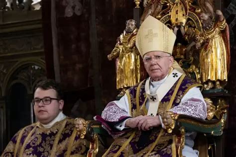 Abp Marek Jędraszewski odejdzie na emeryturę Kto obejmie po nim rządy