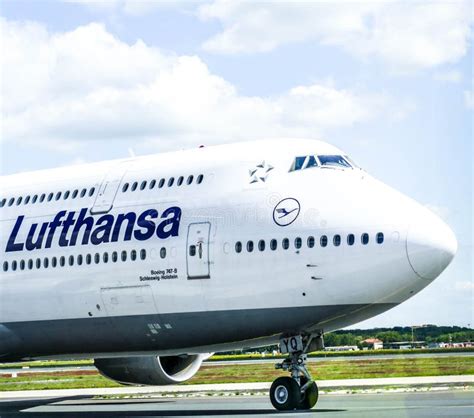 Lufthansa Boeing 747-400 Takeoff Editorial Photo - Image of cowling ...