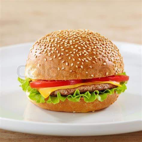 Frische Hamburger Auf Wei Em Teller Stock Bild Colourbox