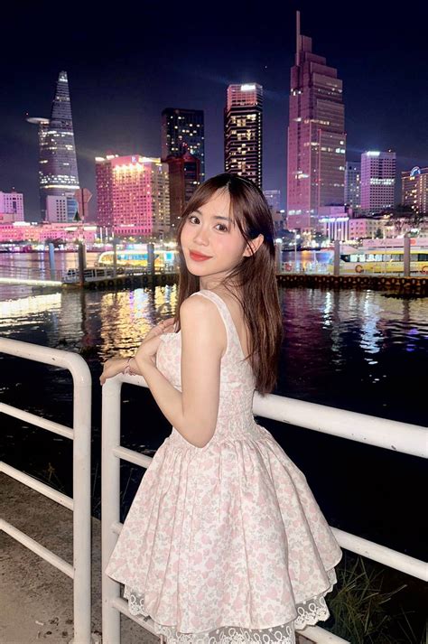 Cô gái Lào nổi tiếng ở Việt Nam lần đầu diện bikini khoe dáng Báo Tri thức và Cuộc sống TIN