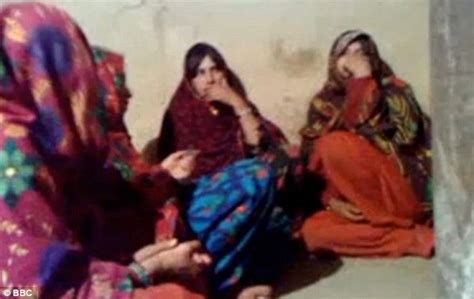 Smiling Sisters Shot Dead For Dancing In The Rain Pakistani Girls 15