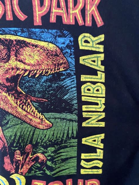 Jurassic Park Isla Nublar 1993 Tour Poster Mens Pullo… Gem