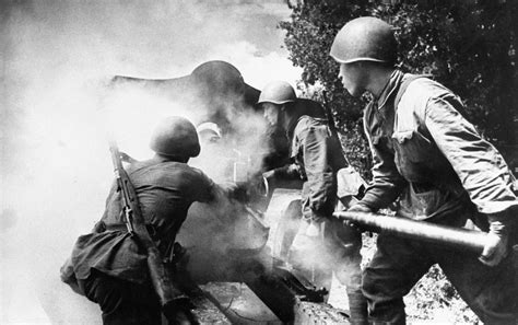 Durante A Segunda Guerra Mundial Para Decifrarem - Observe O Cartaz Difundido Durante A Segunda Guerra Mundial - NAZAEDU