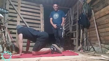 J ai surpris à quatre pattes dans la grange XVIDEOS