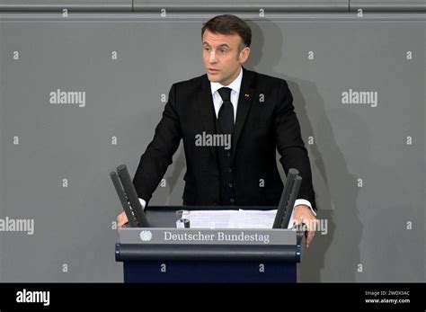 Emmanuel Macron beim Trauerstaatsakt für den verstorbenen